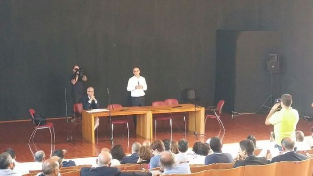 conclave-vertice-tra-assessori-e-partiti