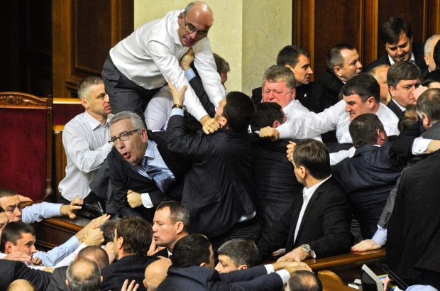 conclave-di-sanluri-degenera-in-rissa-vignetta-spopola-sui-social-network