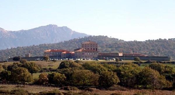 badu-and-rsquo-e-carros-detenuto-aggredisce-medico