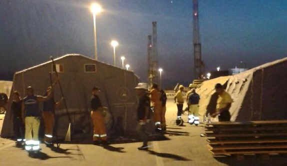 migranti-in-arrivo-al-porto-150-tra-protezione-civile-e-volontari