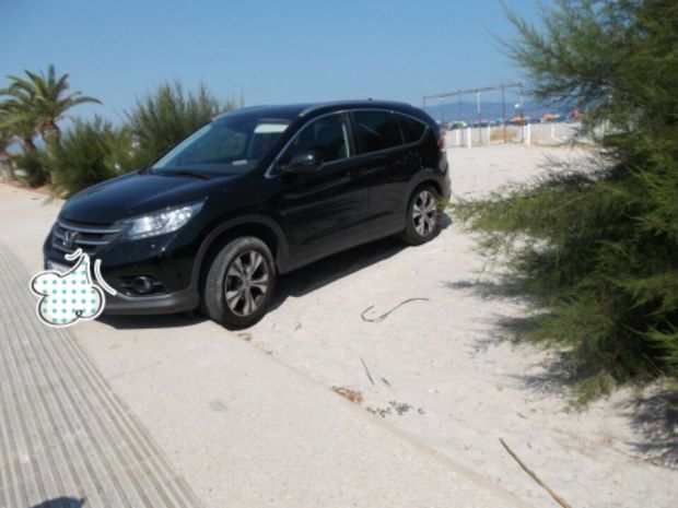 suv-e-scooter-parcheggiati-in-spiaggia-multe-al-poetto