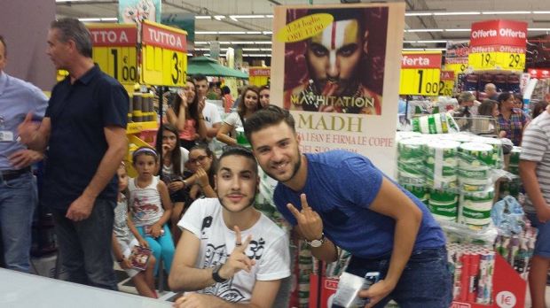 folla-a-le-vele-per-madh-di-x-factor