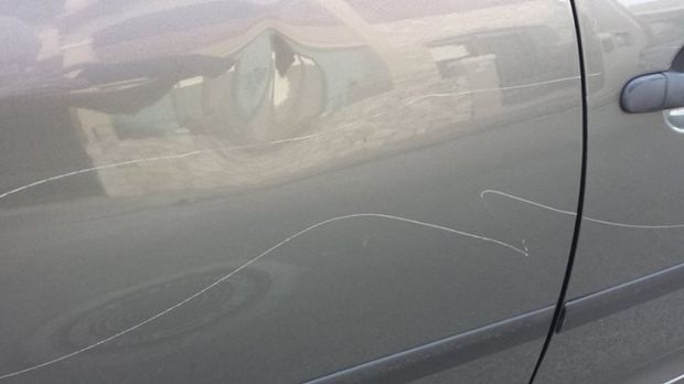 Nega soldi a parcheggiatori abusivi e trova auto danneggiata nega-soldi-a-parcheggiatori-abusivi-e-trova-auto-danneggiata