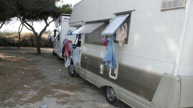 poetto-sgomberato-accampamento-via-camper-e-roulotte