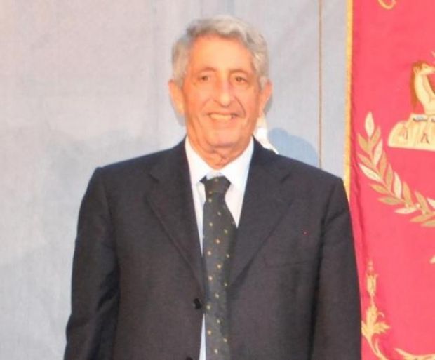 addio-all-and-rsquo-ex-sindaco-rizzu-invent-and-ograve-il-candeliere-d-and-rsquo-oro