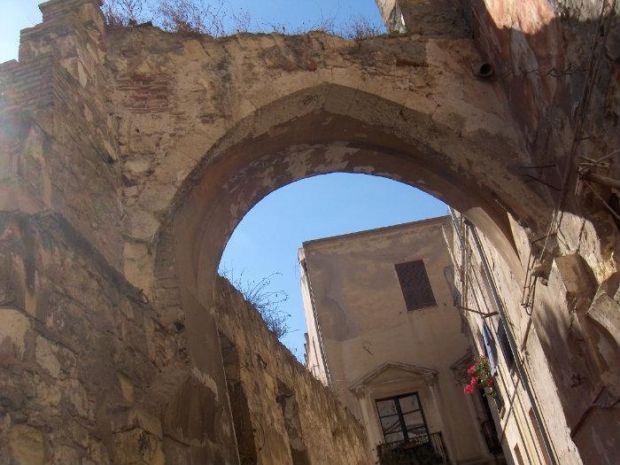 ruderi-e-vuoti-e-da-ricostruire-colata-di-cemento-in-arrivo-nei-vecchi-rioni