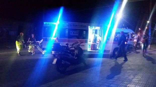 via-is-mirrionis-giovane-trascinato-dai-cavi-del-filobus