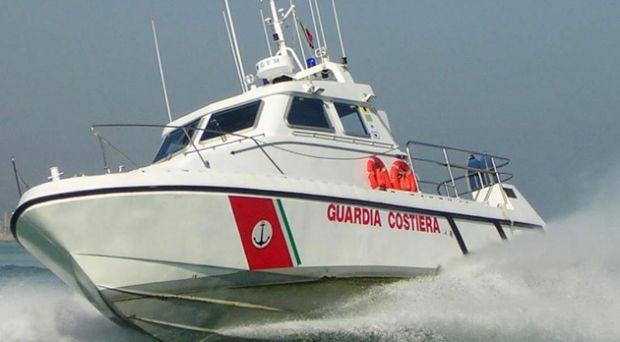 yacht-si-incaglia-a-su-pallosu-salvi-4-turisti