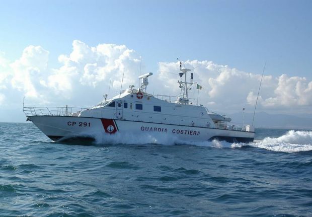 Barca alla deriva dopo la caduta dello skipper barca-alla-deriva-dopo-la-caduta-dello-skipper-in-salvo-tre-persone