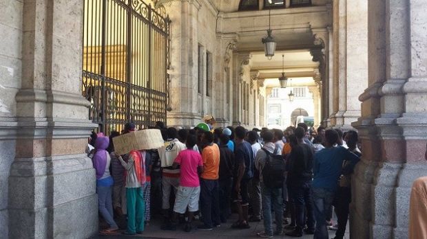 Eritrei vogliono lasciare la Sardegna eritrei-vogliono-lasciare-la-sardegna-corteo-di-protesta-fino-al-porto