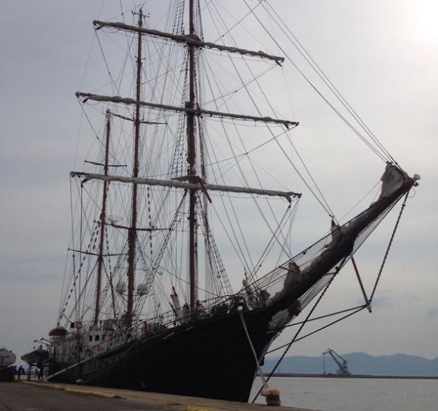 veliero-da-crociera-signora-del-vento-approda-in-citt-and-agrave