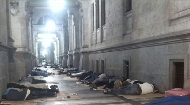 si-allenta-protesta-dei-profughi-la-caritas-attiva-un-accoglienza-straordinaria