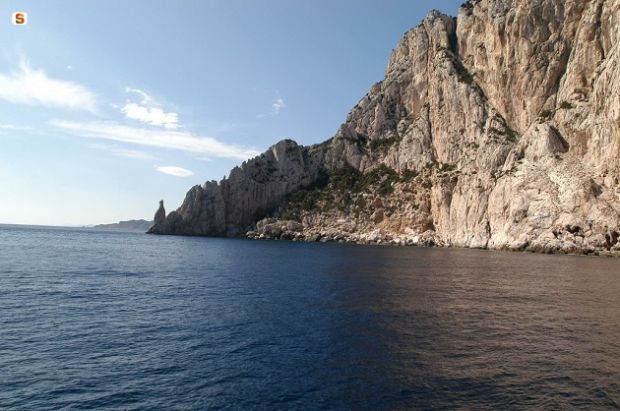 irregolarit-and-agrave-in-scarico-rifiuti-chiuso-ristorante-a-tavolara