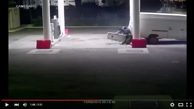 furto-al-distributore-telecamere-di-sorveglianza-riprendono-ladri-in-azione-ecco-il-video