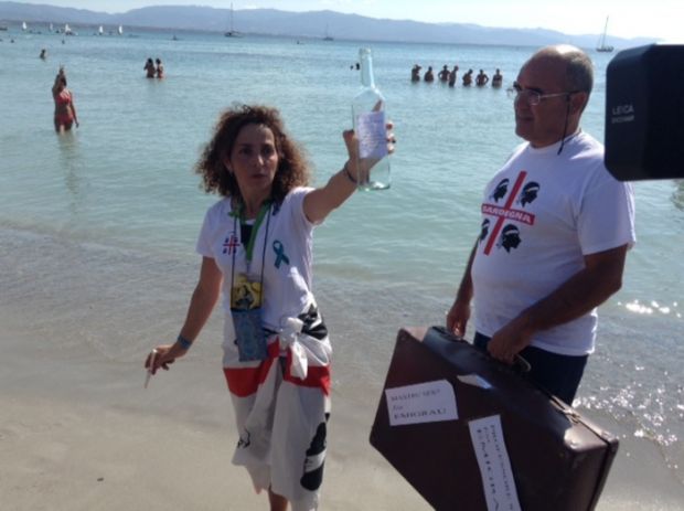 docenti-sardi-and-ldquo-col-trolley-and-rdquo-scrivono-a-papa-francesco-and-ldquo-non-vogliamo-emigrare-and-rdquo