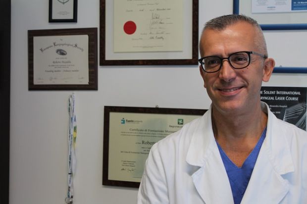 laser-per-curare-i-tumori-medico-sardo-vola-in-india