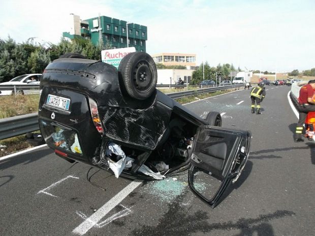 auto-capovolta-sulla-554-un-ferito