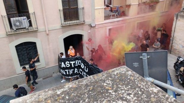 antifascisti-contro-and-ldquo-noi-con-salvini-and-rdquo-rione-blindato-tensione-a-castello