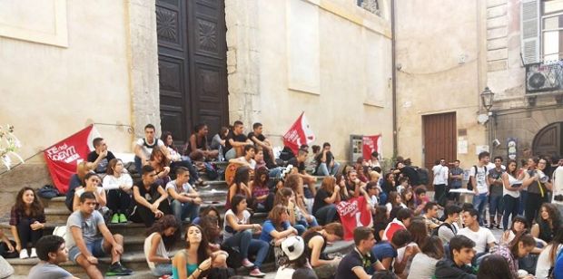primo-giorno-di-scuola-studenti-si-mobilitano-a-cagliari