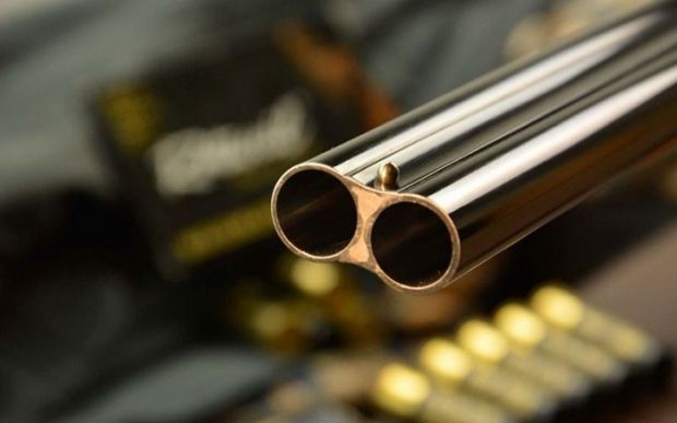 colpo-di-fucile-accidentale-muore-davanti-alla-moglie