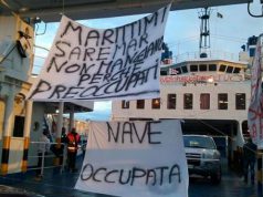 saremar-esplode-la-protesta-occupati-il-comune-di-la-maddalena-e-2-traghetti