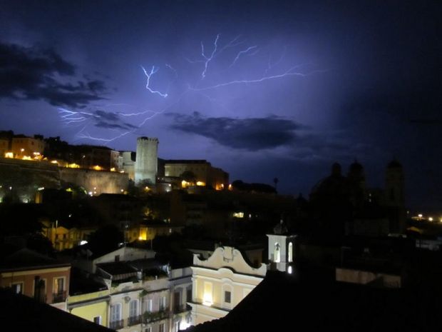 La foto: fulmini su Cagliari la-foto-fulmini-su-cagliari