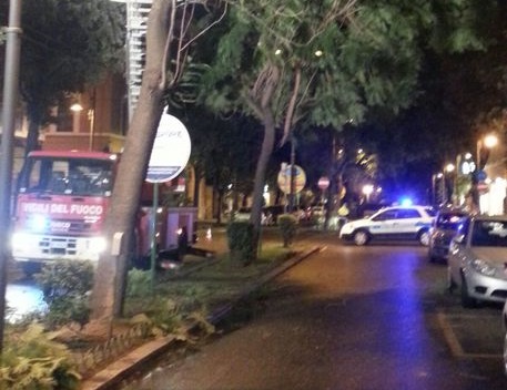 Maltempo maltempo-disagi-in-citt-and-agrave-alberi-gi-and-ugrave-in-via-dante-e-via-roma