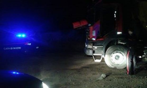 attentato-sulla-131-in-fiamme-cantiere-e-camion