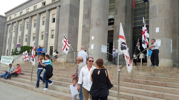 sfratti-giudiziari-in-arrivo-esplode-protesta-in-tribunale