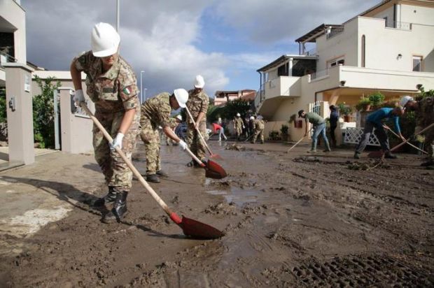 dimonios-a-olbia-il-sostegno-ai-cittadini-nella-lotta-al-fango