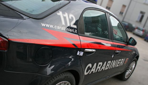 carbonia-lascia-la-pistola-in-auto-e-gliela-rubano-indagano-i-carabinieri