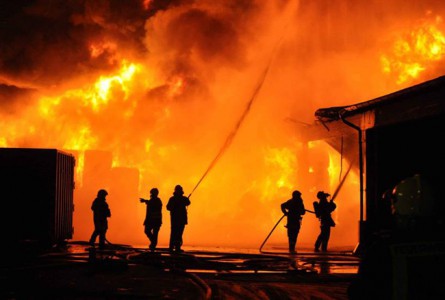 attentato-incendiario-a-fuoco-carrozzeria-nell-and-rsquo-oristanese