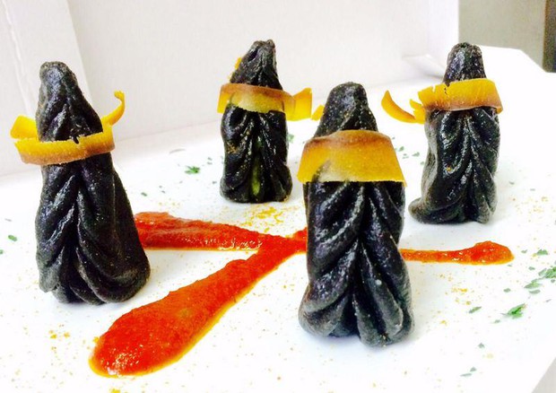 nero-di-seppia-e-bottarga-all-and-rsquo-expo-i-culurgiones-4-mori