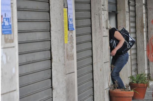 la-crisi-del-commercio-nell-isola-chiuse-144-aziende-in-otto-mesi