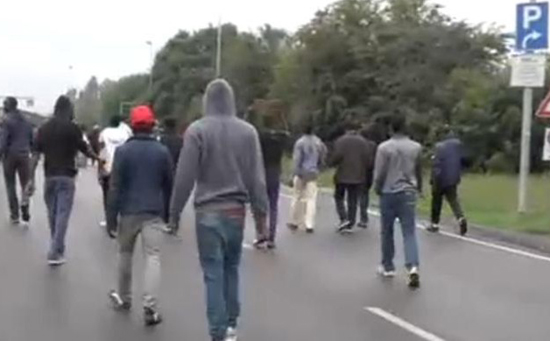 migranti-protestano-in-strada-traffico-bloccato-nel-sulcis