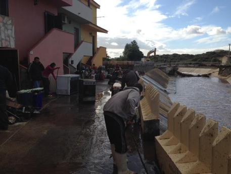 stavano-tombando-un-canale-in-area-a-rischio-cantiere-sotto-sequestro