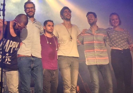 el-mismo-sol-per-uele-carboni-il-chitarrista-cagliaritano-nella-nella-band-di-soler