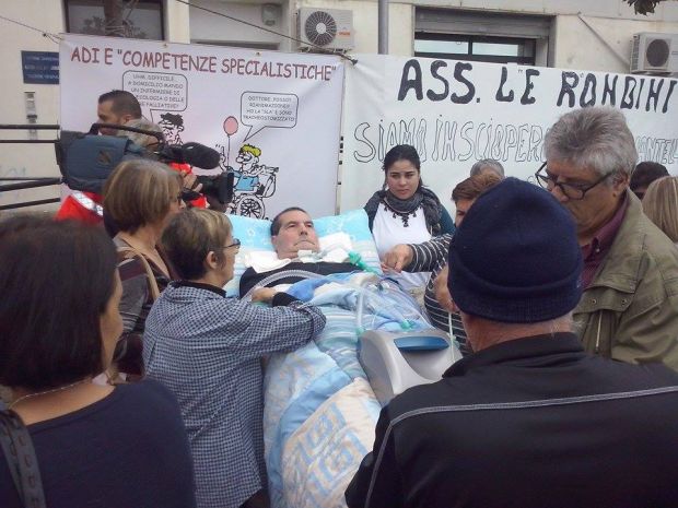 carbonia-esplode-protesta-malati-sla-malore-per-un-manifestante