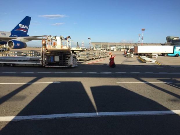 aeroporto-bombe-nel-piazzale-enac-and-ldquo-volo-commerciale-autorizzato-and-rdquo