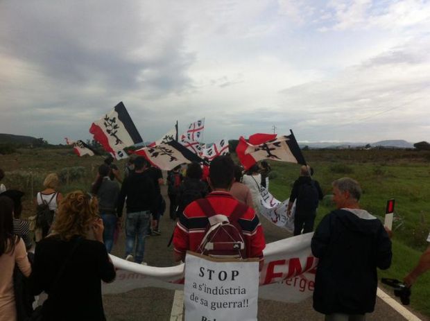 teulada-conclusa-manifestazione-cariche-feriti-e-invasione-del-poligono
