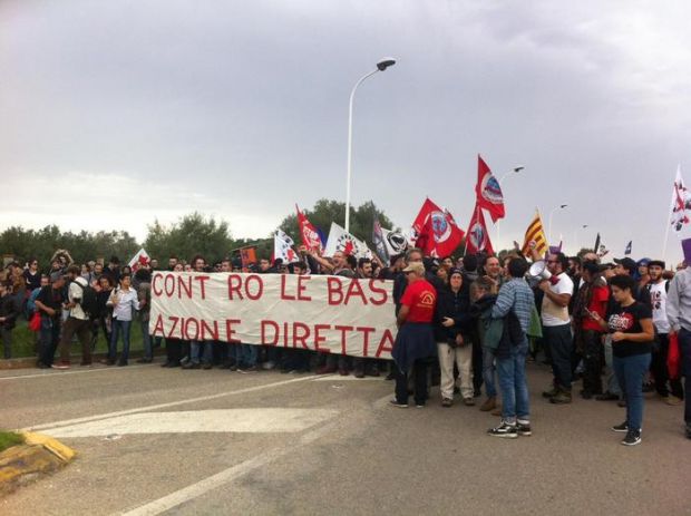 corteo-no-nato-forzato-sbarramento-manifestanti-dentro-il-poligono