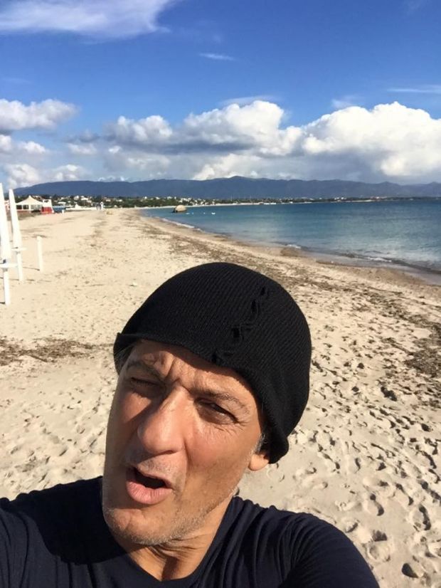 il-selfie-di-fiorello-a-cagliari-and-ldquo-strepitoso-poetto-and-rdquo