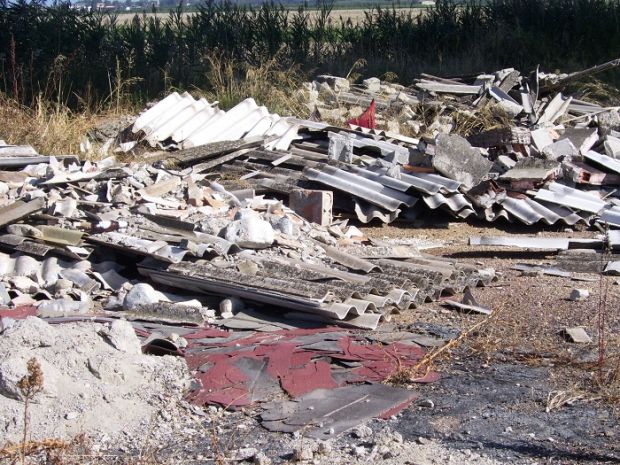 sinis-scoperta-discarica-eternit-a-cielo-aperto