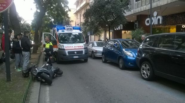 via-dante-anziana-travolta-da-scooter