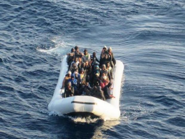 migranti-16-algerini-sbarcati-a-porto-pino