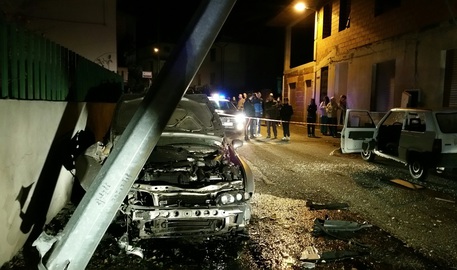 Bomba a Tonara bomba-a-tonara-danni-ad-abitazione-distrutta-un-and-rsquo-auto