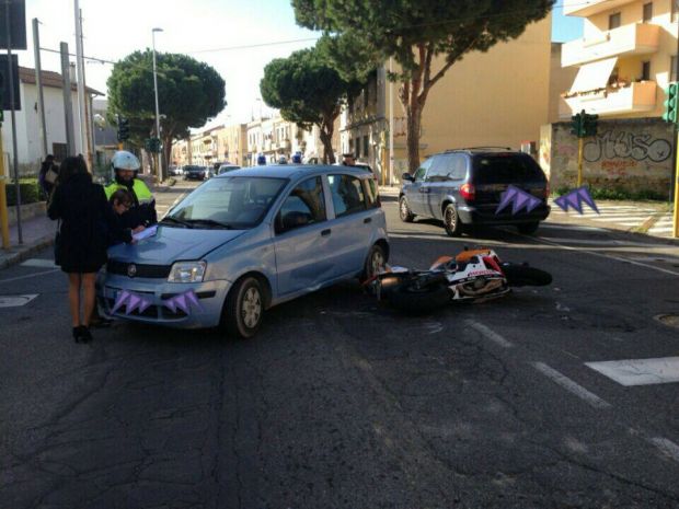 moto-contro-auto-ferito-centauro