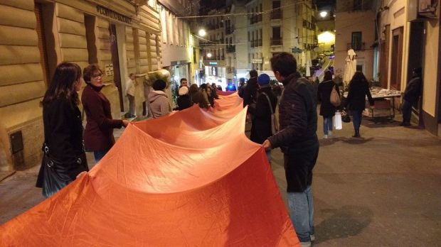 lotta-all-and-rsquo-aids-corteo-e-maxi-fiocco-rosso-in-centro