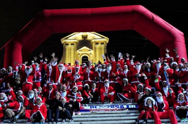 solidariet-and-agrave-torna-babbi-natale-in-corsa