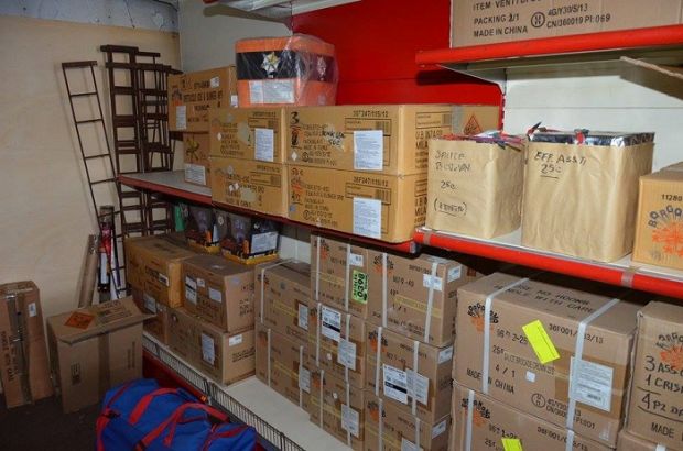 Elmas elmas-fuochi-d-and-rsquo-artificio-proibiti-maxi-sequestro